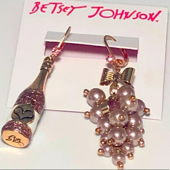 New Betsey Johnson Rose Mismatch Drop Earr… - Picture 5 of 9